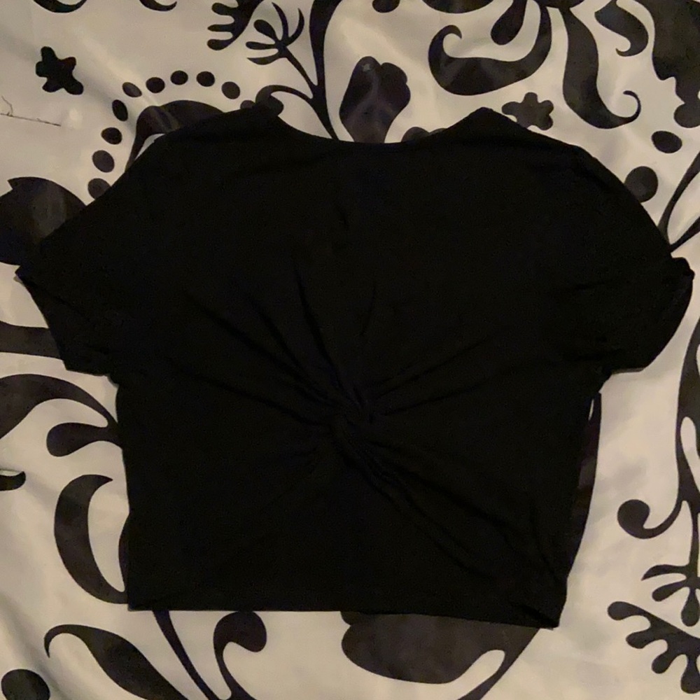Black twisted front cropped top